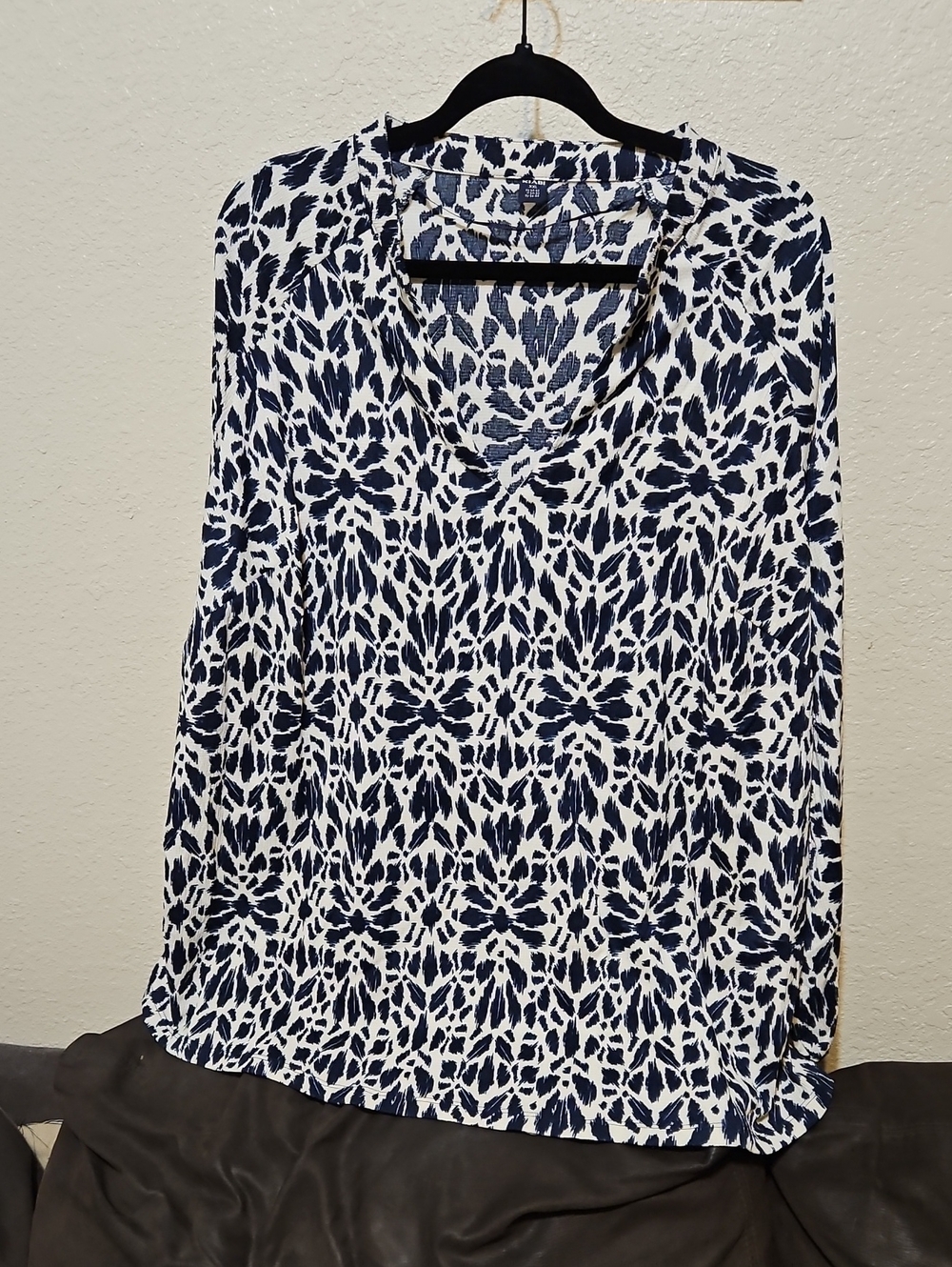 Women's Navy and White V-Neck Long Sleeve Top